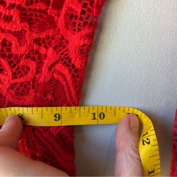 Lucy in the Sky Bodycon Dress Red Off Shoulder Lace Dress - Picture 9 of 10